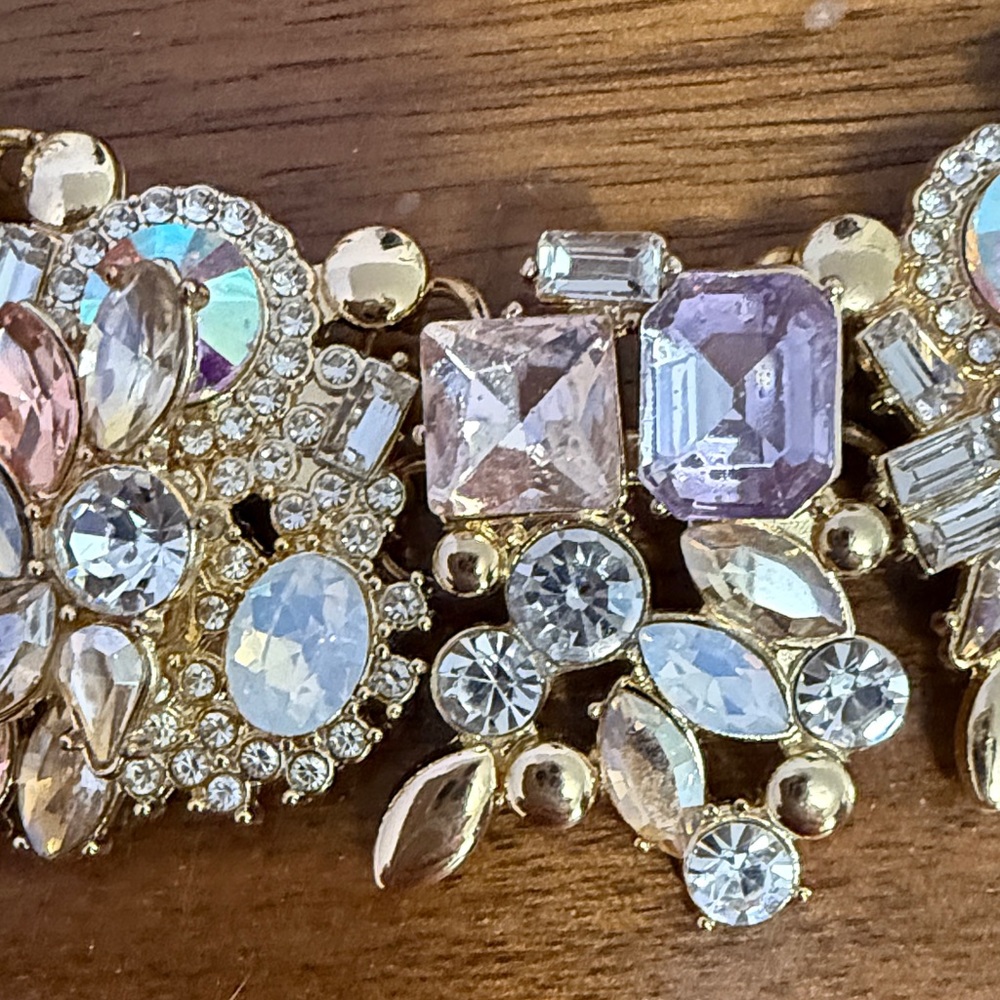 Elegant Gold and Pink Statement Necklace - Picture 2 of 4